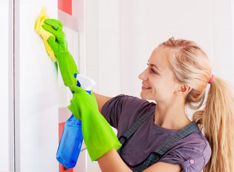 Professional Osidge carpet cleaners restoring a living room carpet